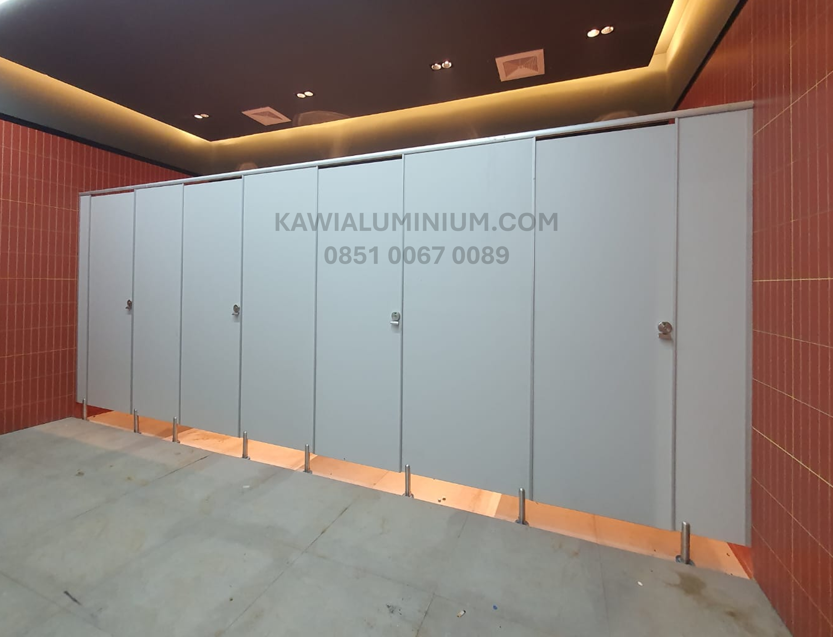 Foto proyek Cubicle Toilet Phenolic oleh Kawi Aluminium